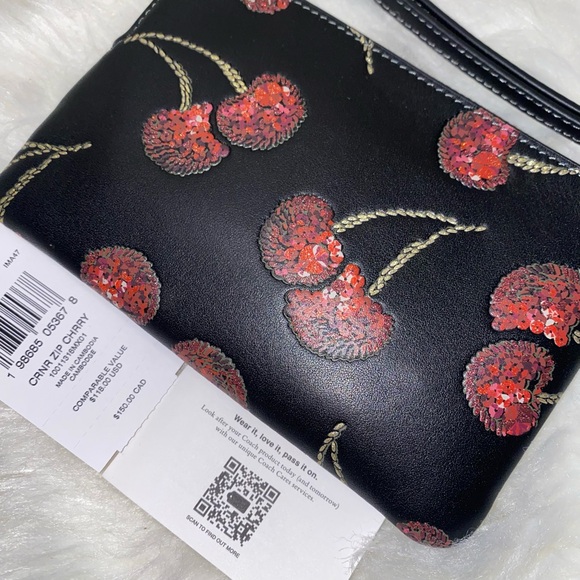 Coach leather 🍒 Cherry print wristlet New - Picture 11 of 12